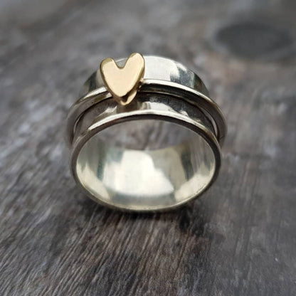 Mely – Elegante anello argentato con cuore dorato