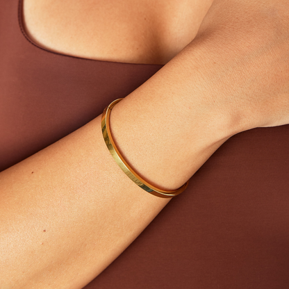 Lily – Bracciale rigido dorato