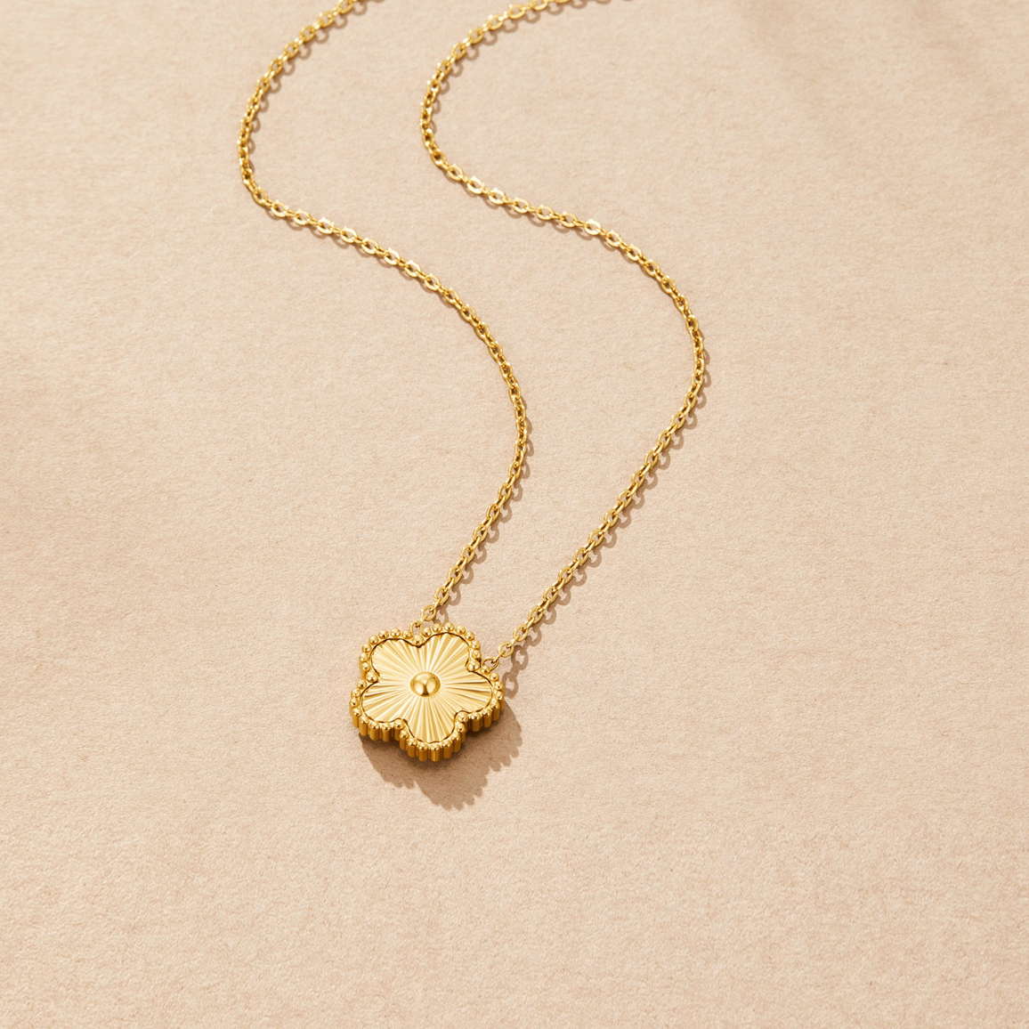 Fortuna - Collana dorata con fiore