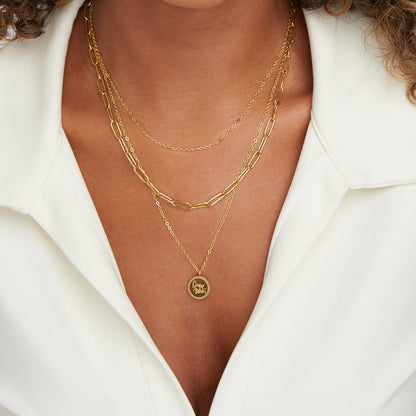 Janie – Collana a strati con ciondolo a moneta