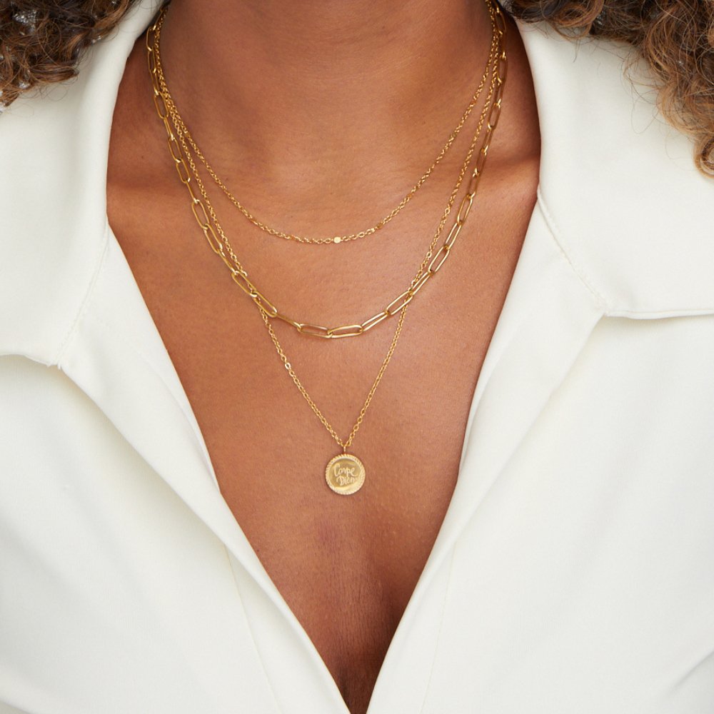Janie – Collana a strati con ciondolo a moneta