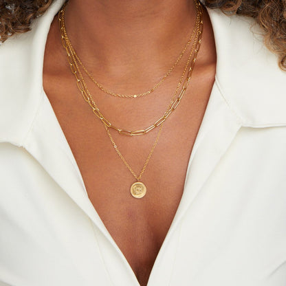 Janie – Collana a strati con ciondolo a moneta