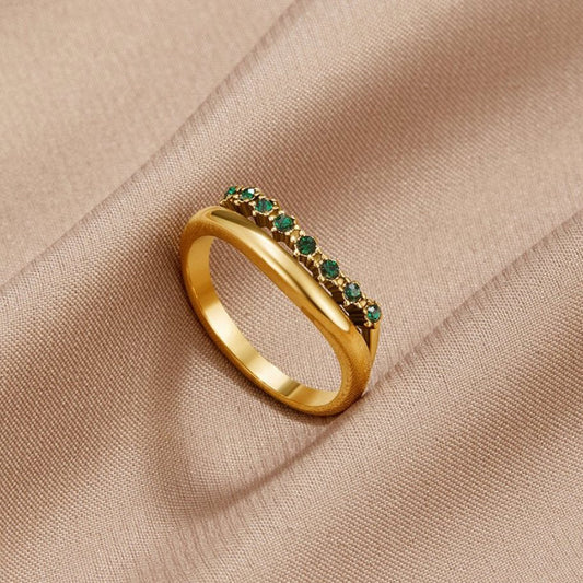 Mary – Anello a strati con pietre verdi