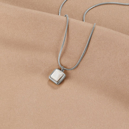 Collana Riva con pendente in pietra di luna
