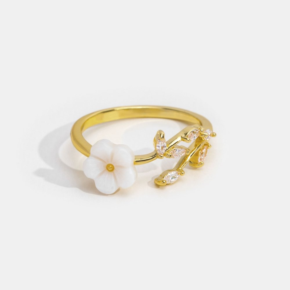 RISE – Anello con fiore bianco