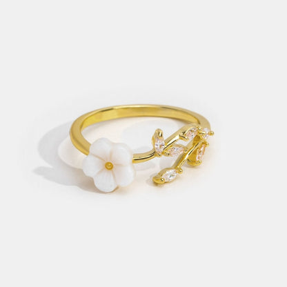 RISE – Anello con fiore bianco